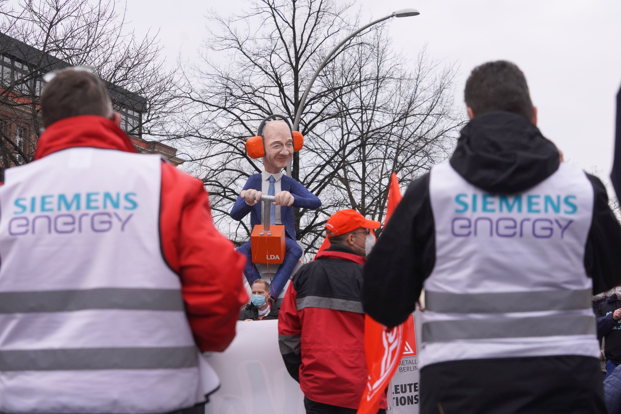 Lob und Protest bei Siemens Hauptversammlung