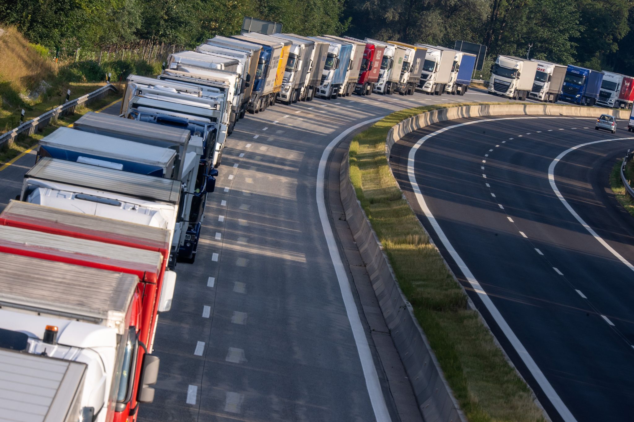 Tirol: Beschwerden gegen Lkw-Nachtfahrverbot eingereicht