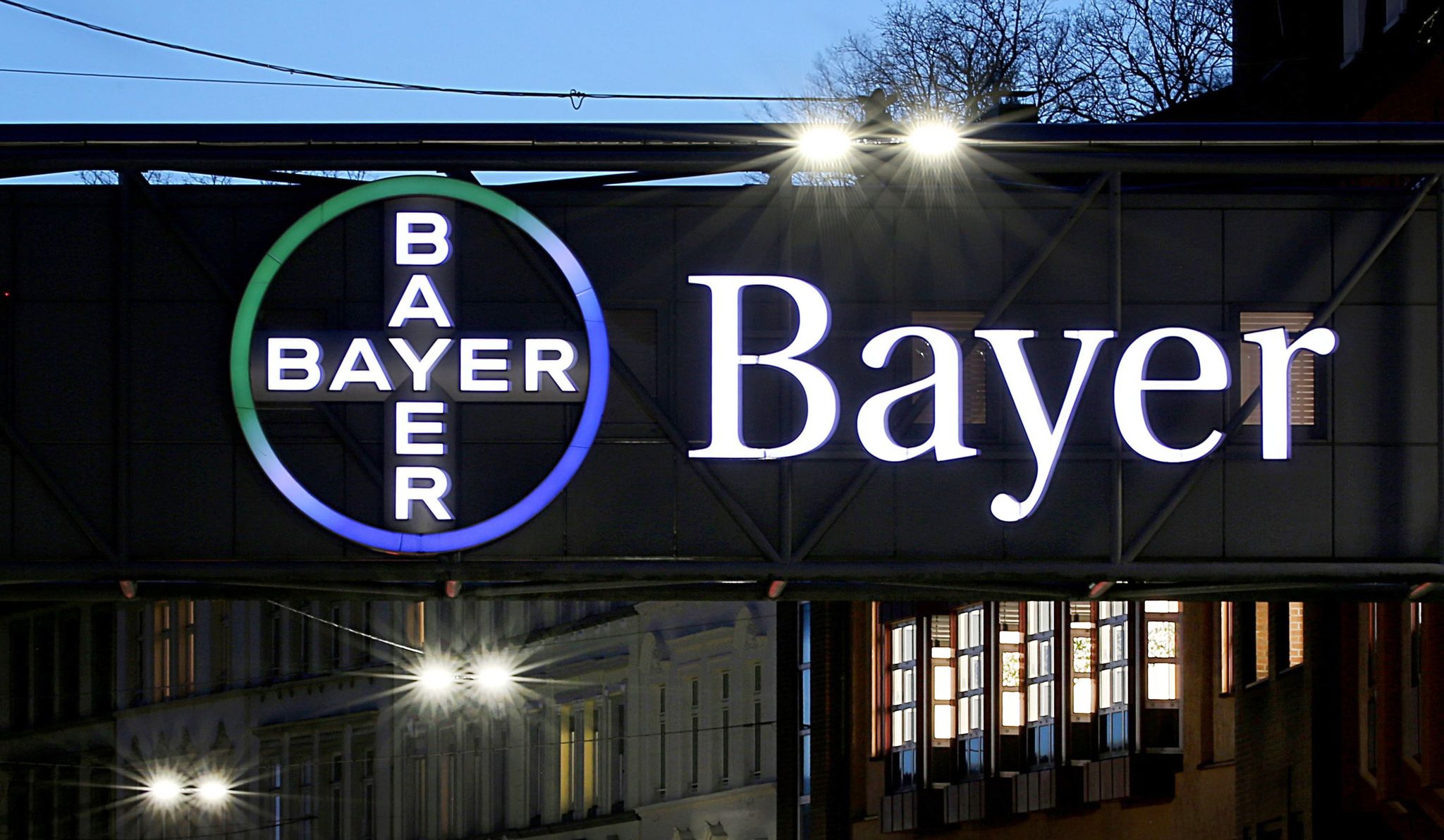 Bayer wegen Abschreibung erneut mit Verlust