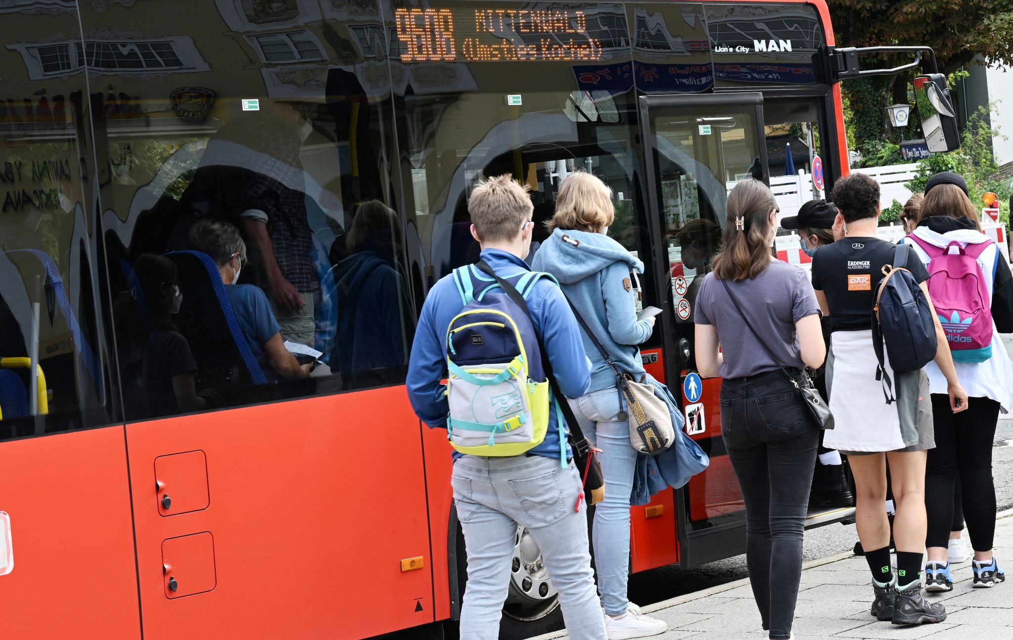 Steigende Spritpreise: Busunternehmen warnen vor Folgen