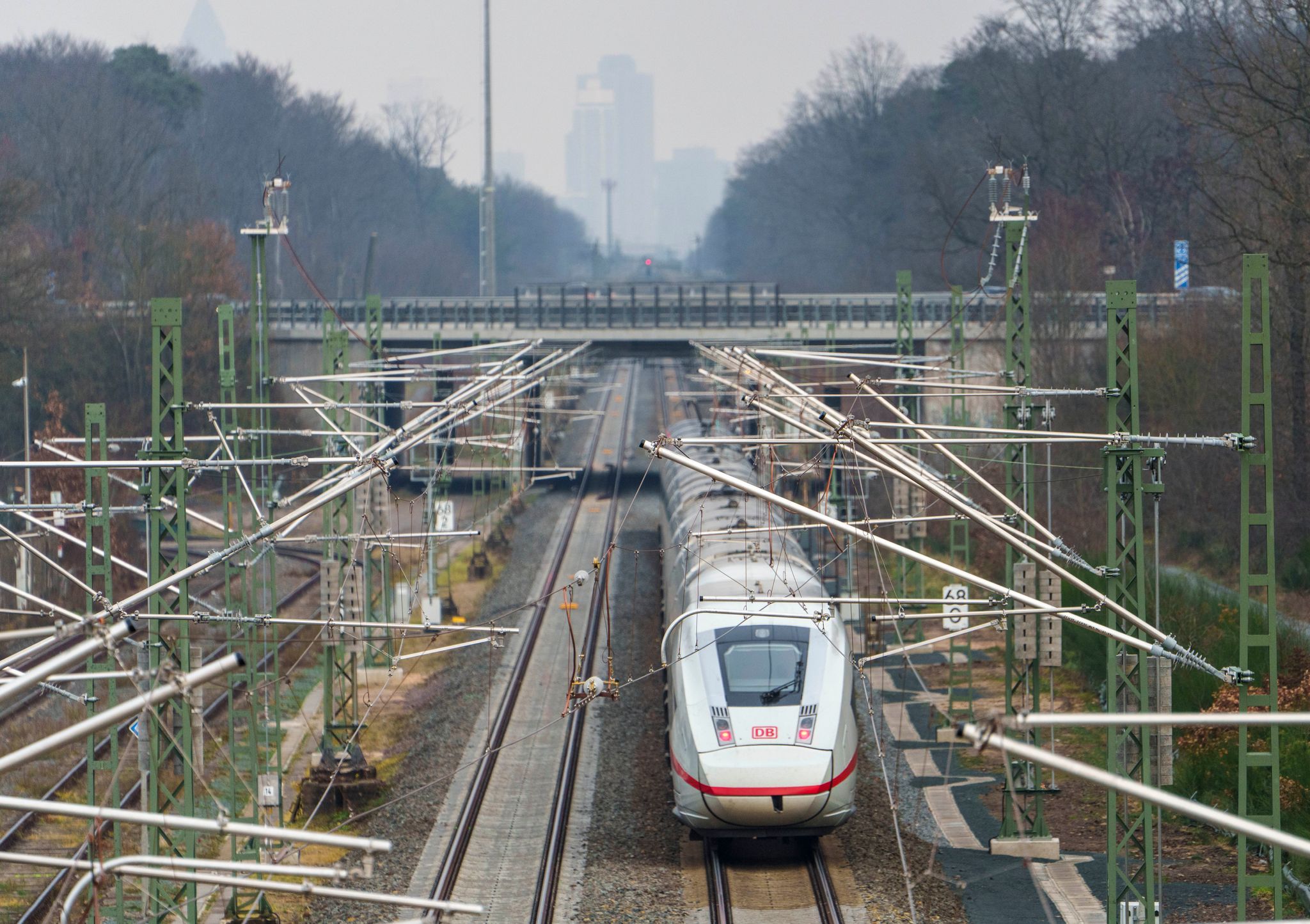 Oberleitungsschaden auf Riedbahnstrecke