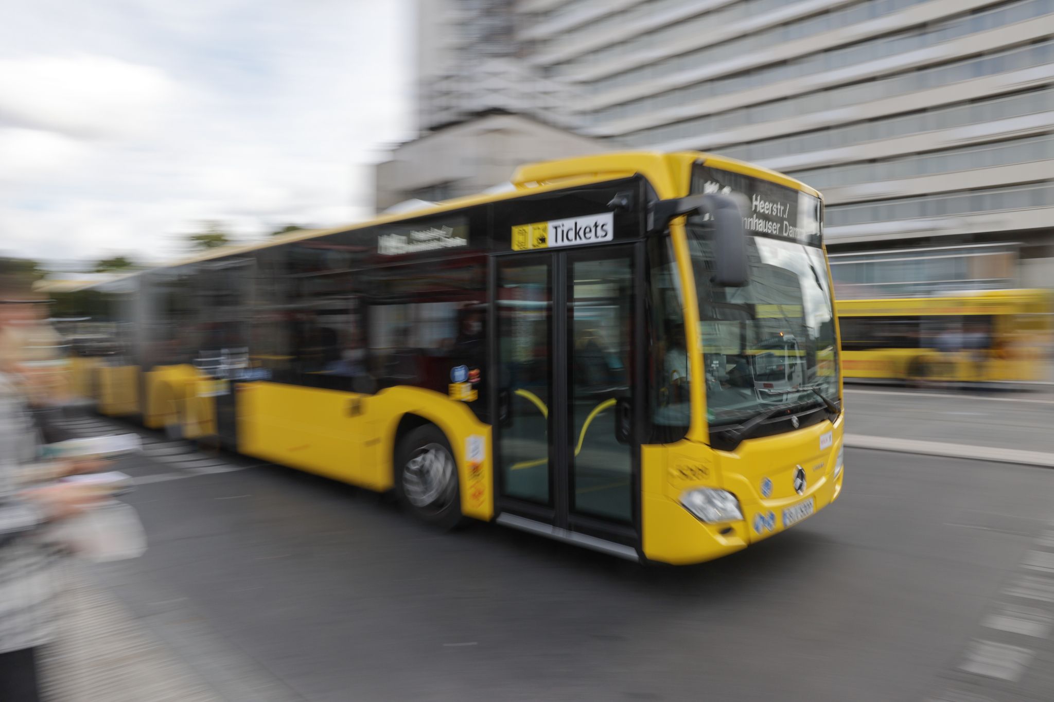 Bus- und Bahnbetreiber: Auf syrische Mitarbeiter angewiesen