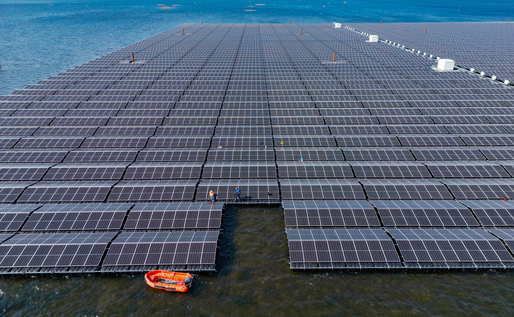 Experten sehen Forschungsbedarf für PV-Anlagen auf dem Meer