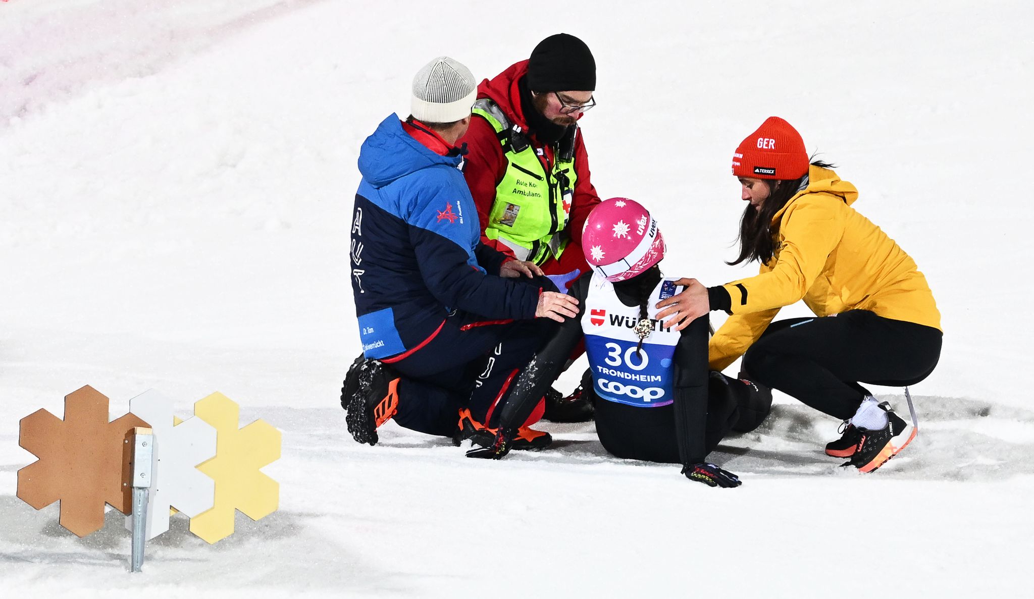 Skispringerin Görlich verletzt sich in der WM-Quali