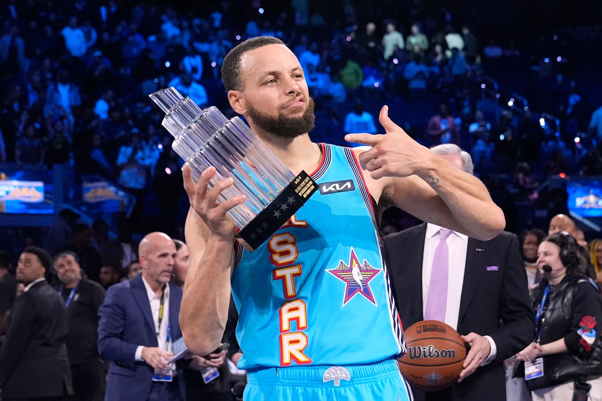 Sieg im All-Star-Game: NBA-Superstar Curry räumt ab