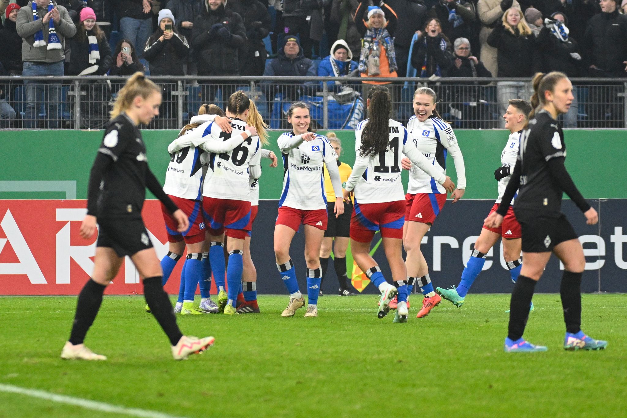 HSV- und Werder-Fußballerinnen stellen Zuschauerrekord auf