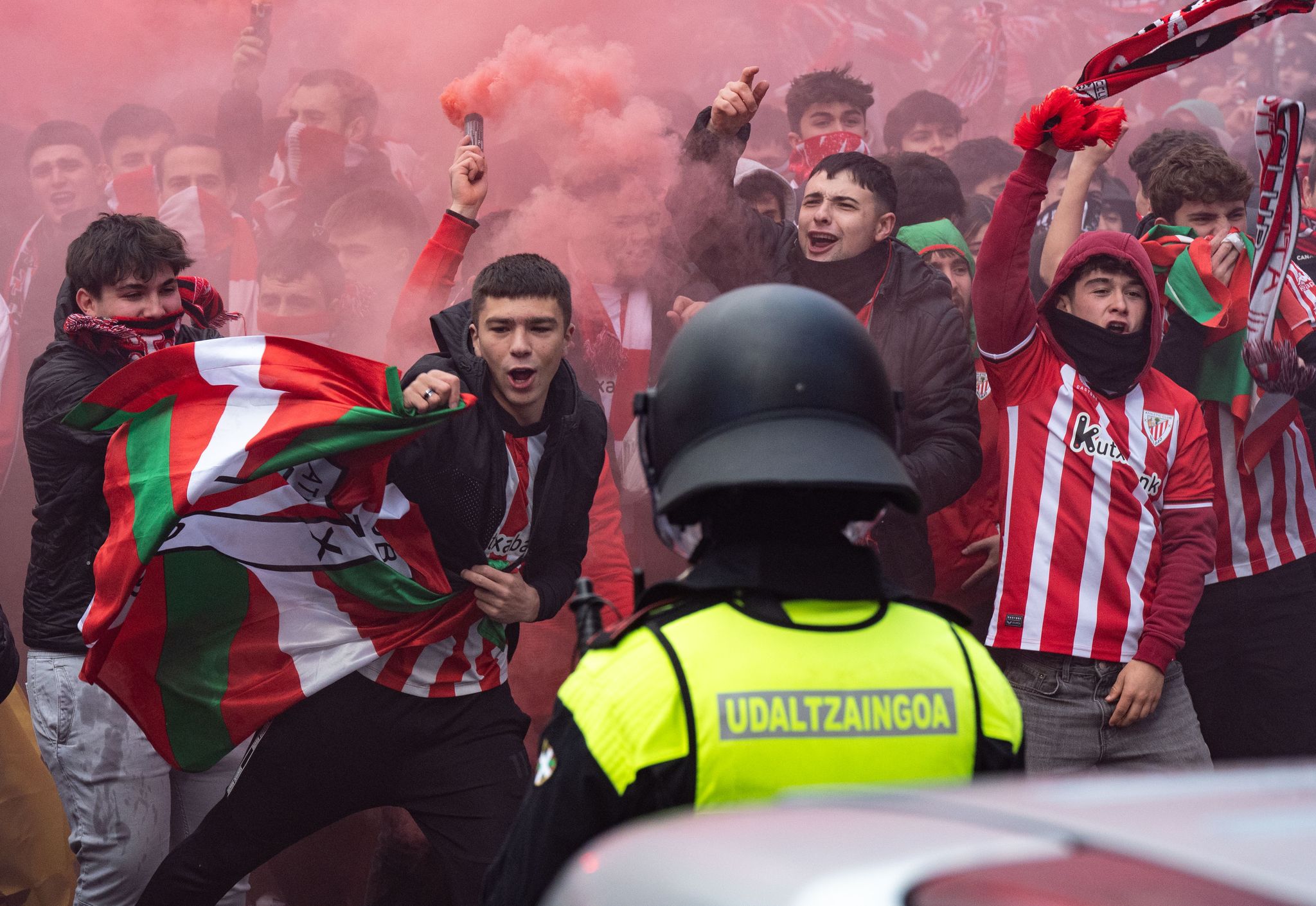 Viele Verletzte und Festnahmen bei Fankrawallen in Bilbao