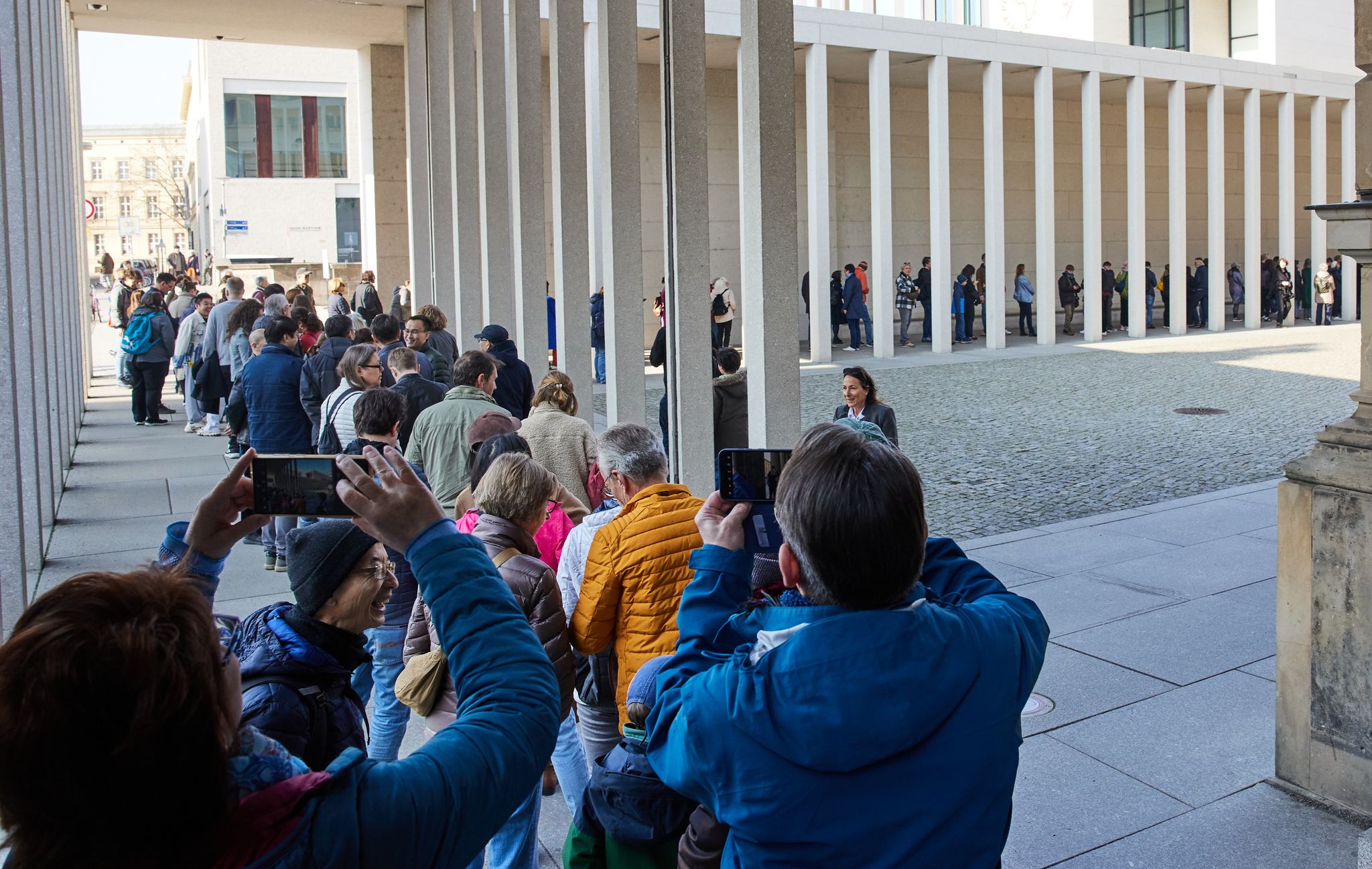 Nur drei Tage offen: Tausende besuchen Pergamonmuseum