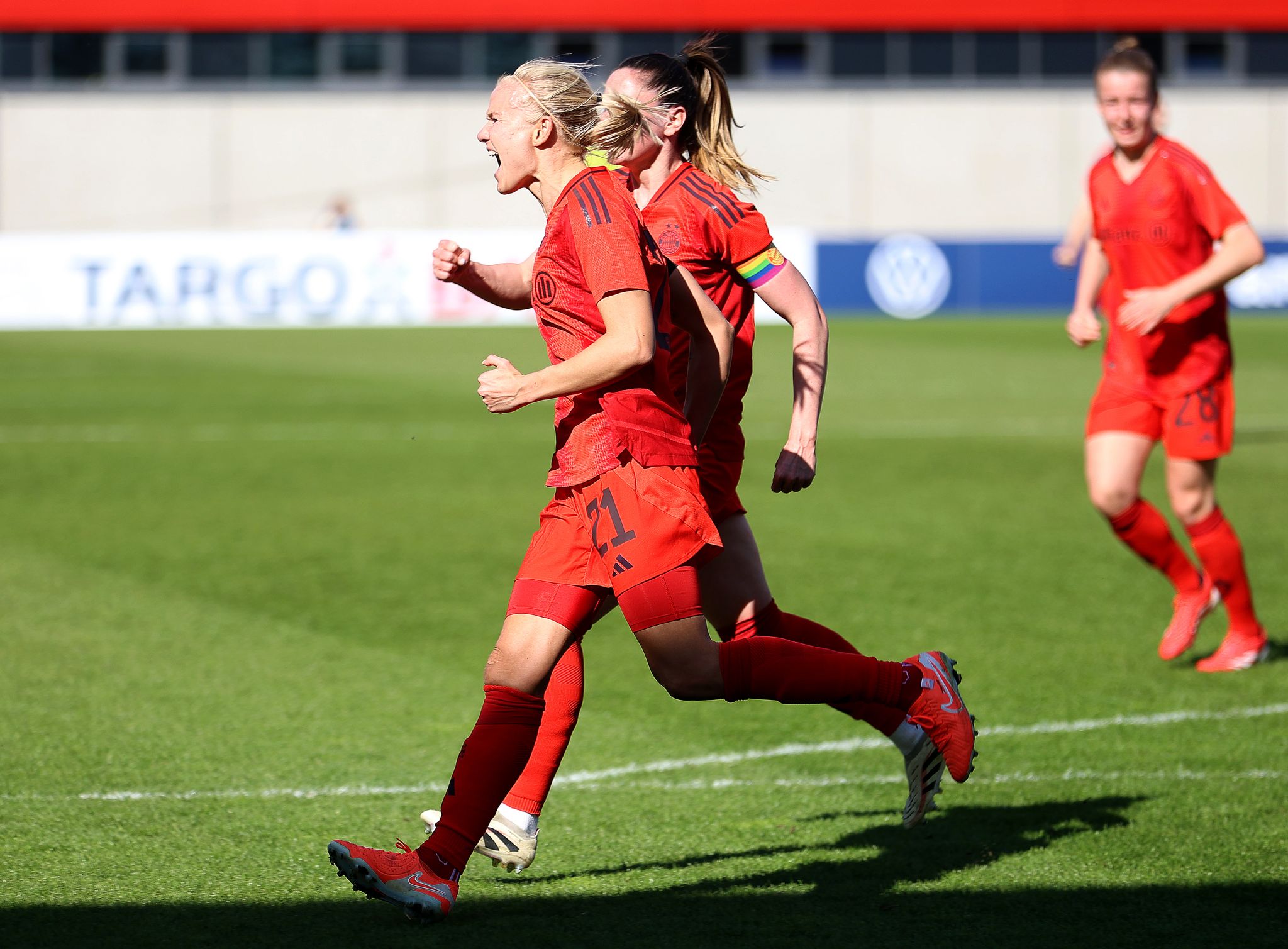 Dreierpack von Harder: Bayern-Fußballerinnen im Pokalfinale