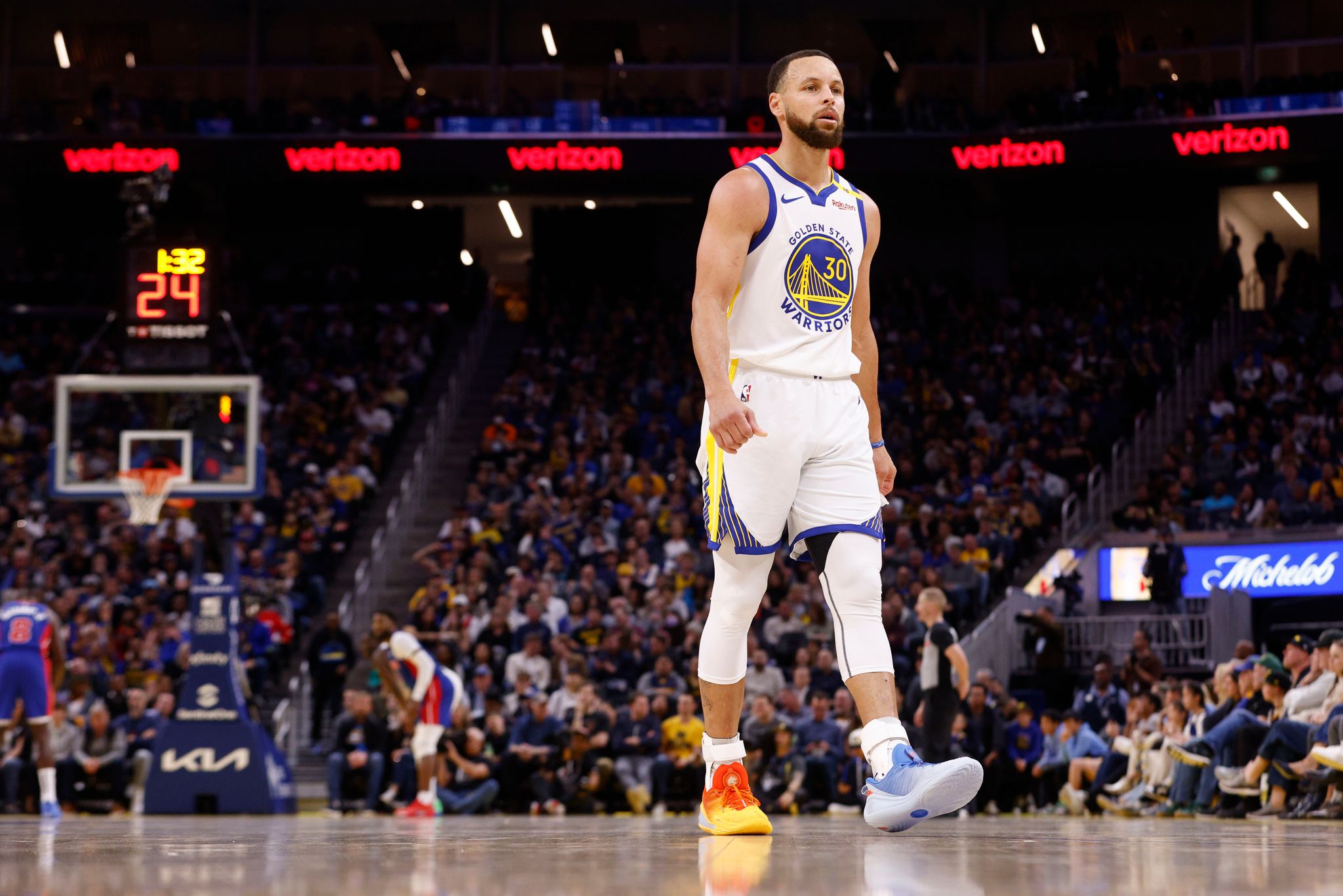 Sorge um Curry: NBA-Superstar muss verletzt raus