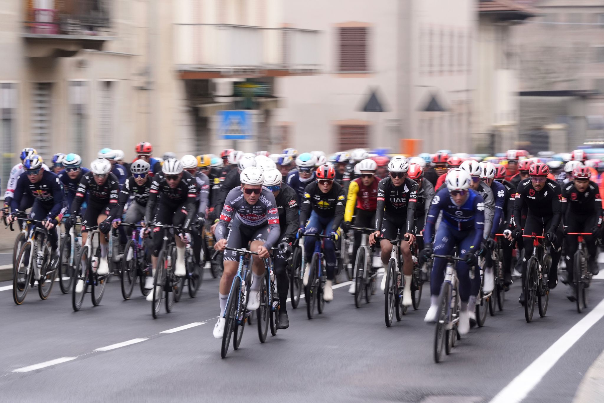 Van der Poel gewinnt 116. Frühjahrsklassiker Mailand-Sanremo