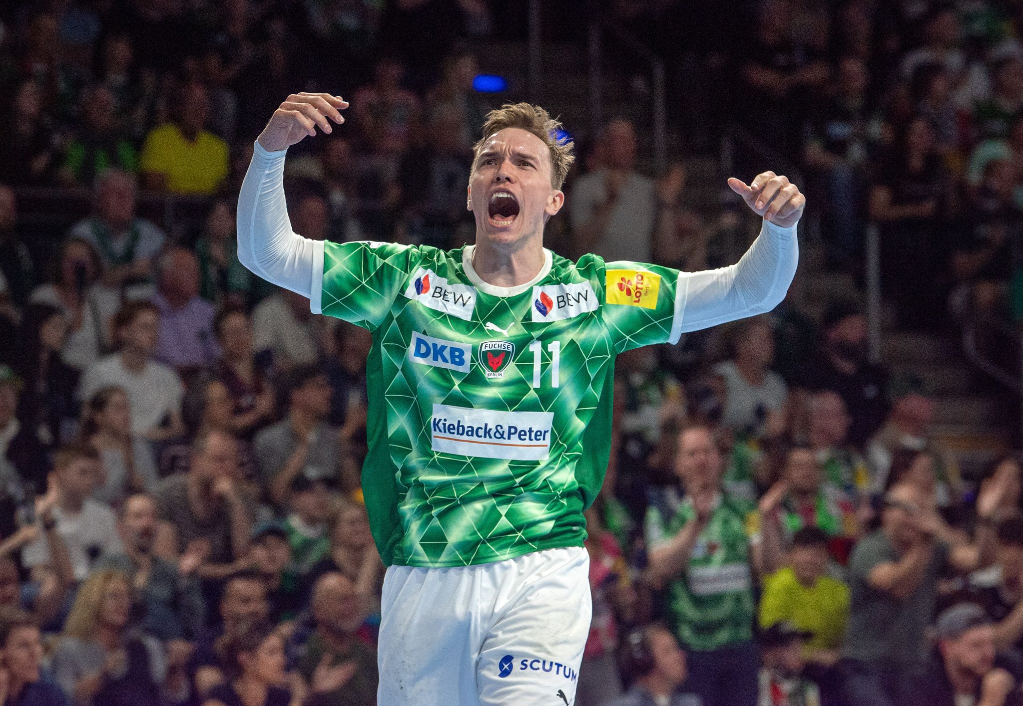 Titel rückt näher: Berlin gewinnt Topspiel gegen Hannover