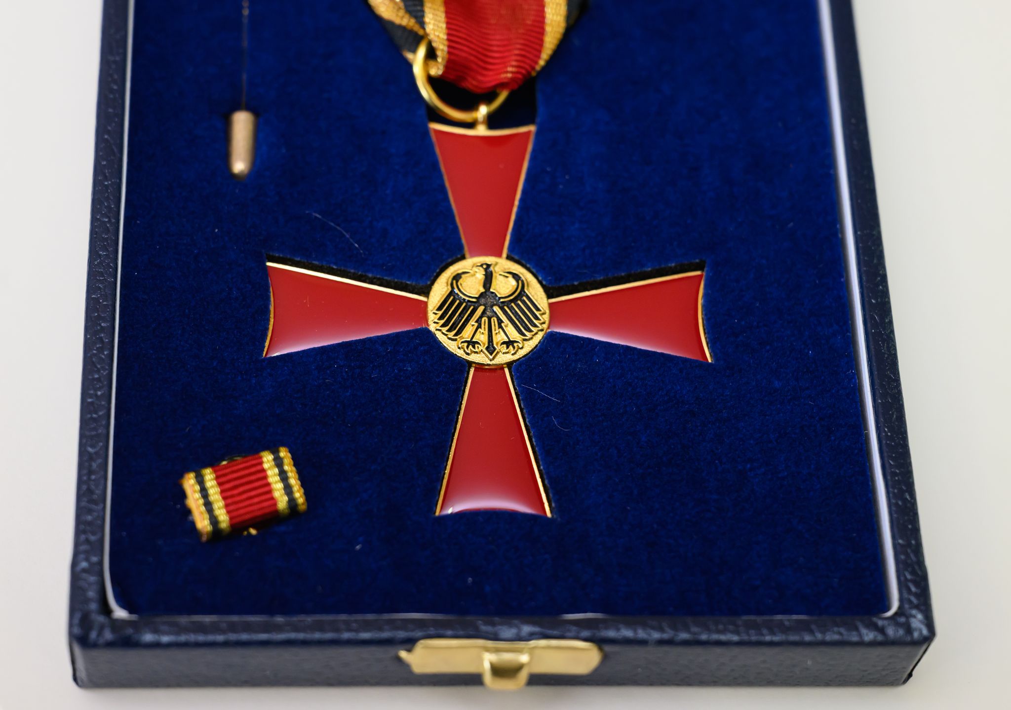 Mal eben ein Bundesverdienstkreuz gekauft