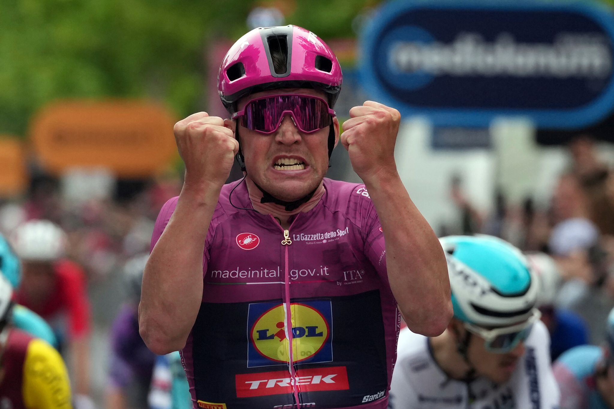 Pedersen-Show bei Giro-Abstecher in Albanien