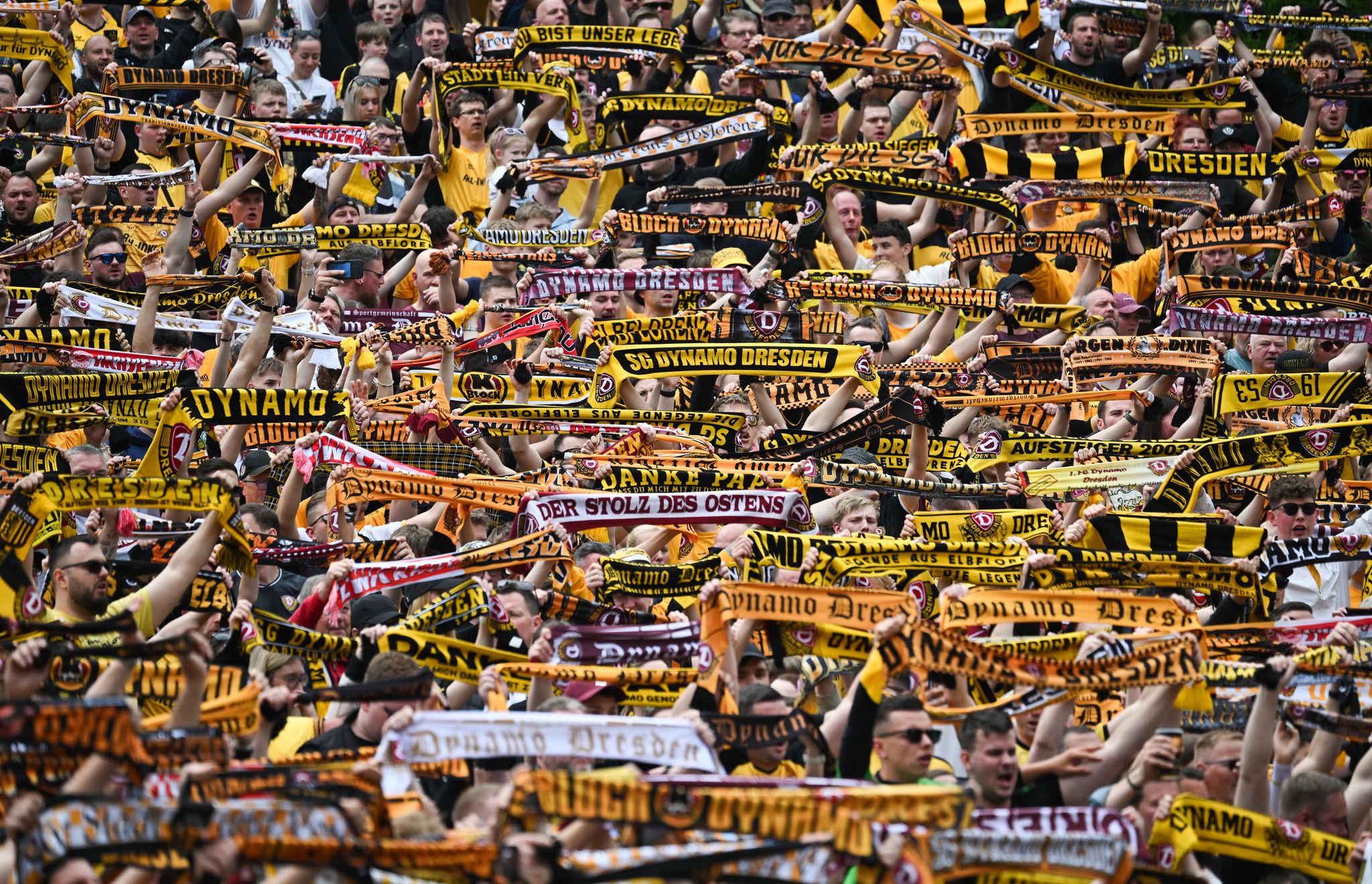 Dresden und Bielefeld steigen in die 2. Liga auf