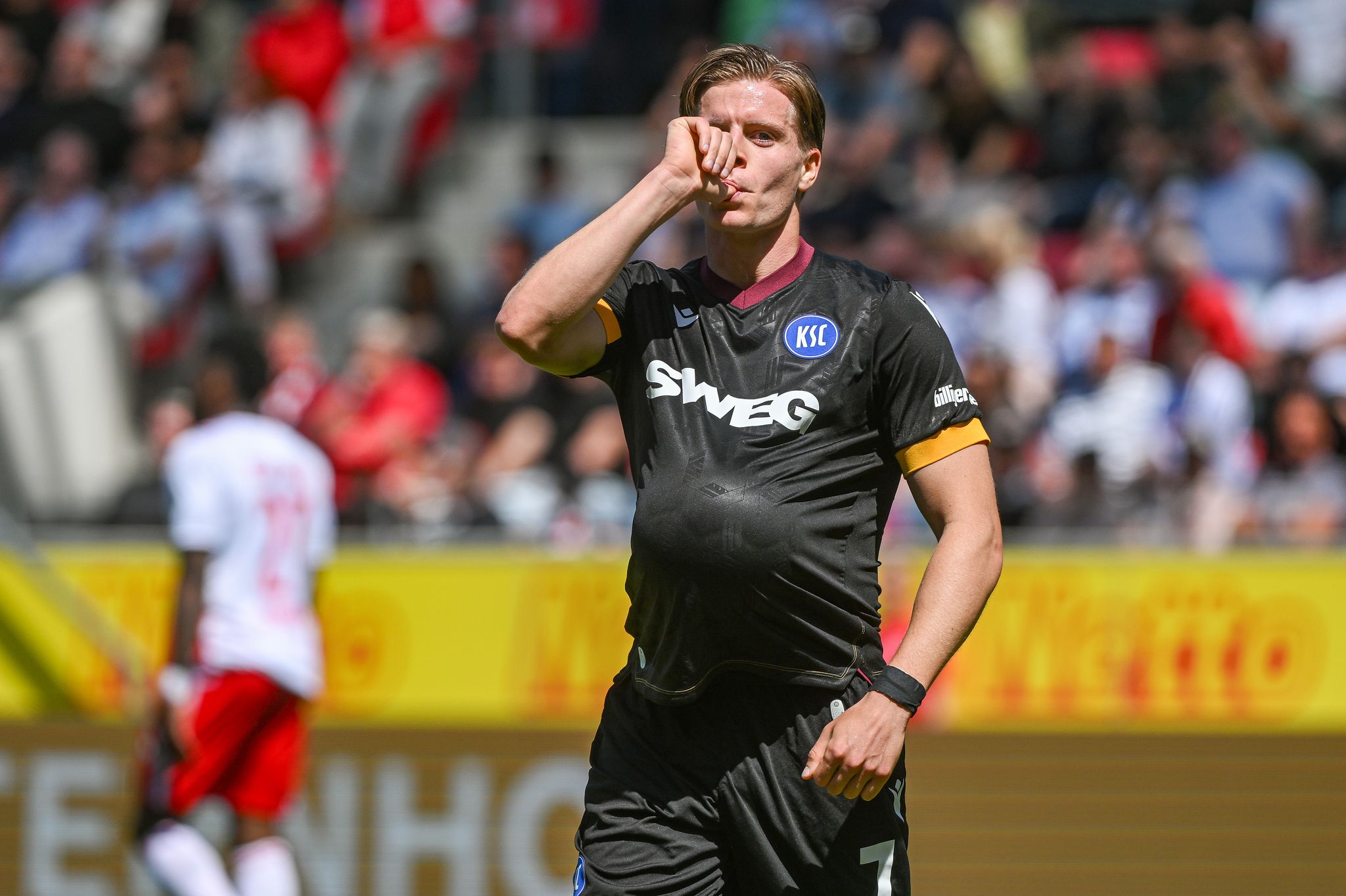 Vier Tore im Sommerkick zwischen Regensburg und Karlsruhe
