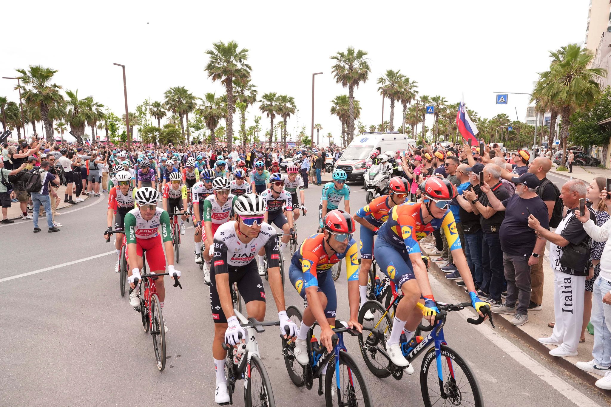 «Grande Partenza» in Albanien: Pedersen gewinnt Giro-Auftakt