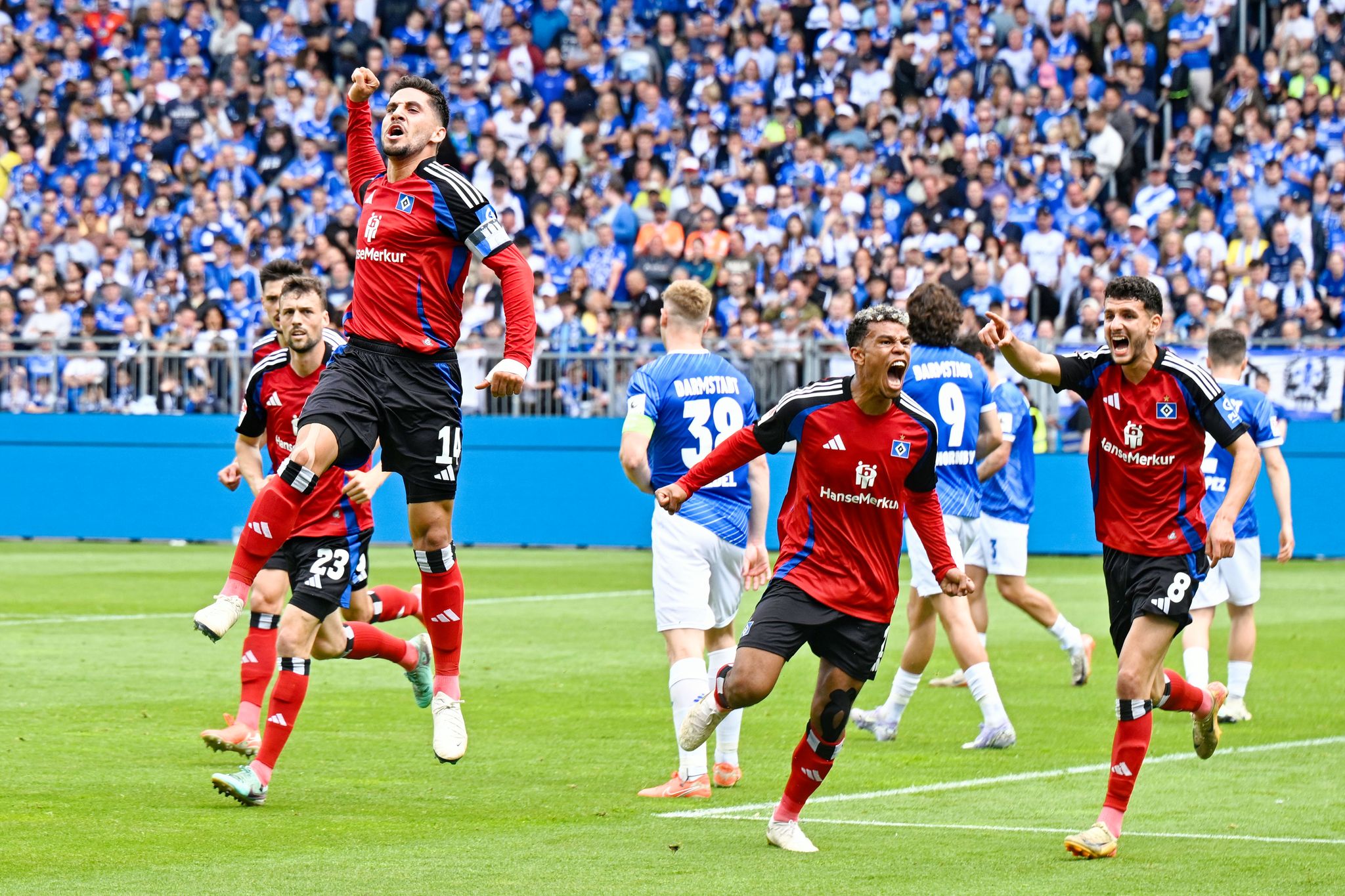 Sieg in Darmstadt: HSV dicht vor Bundesliga-Rückkehr