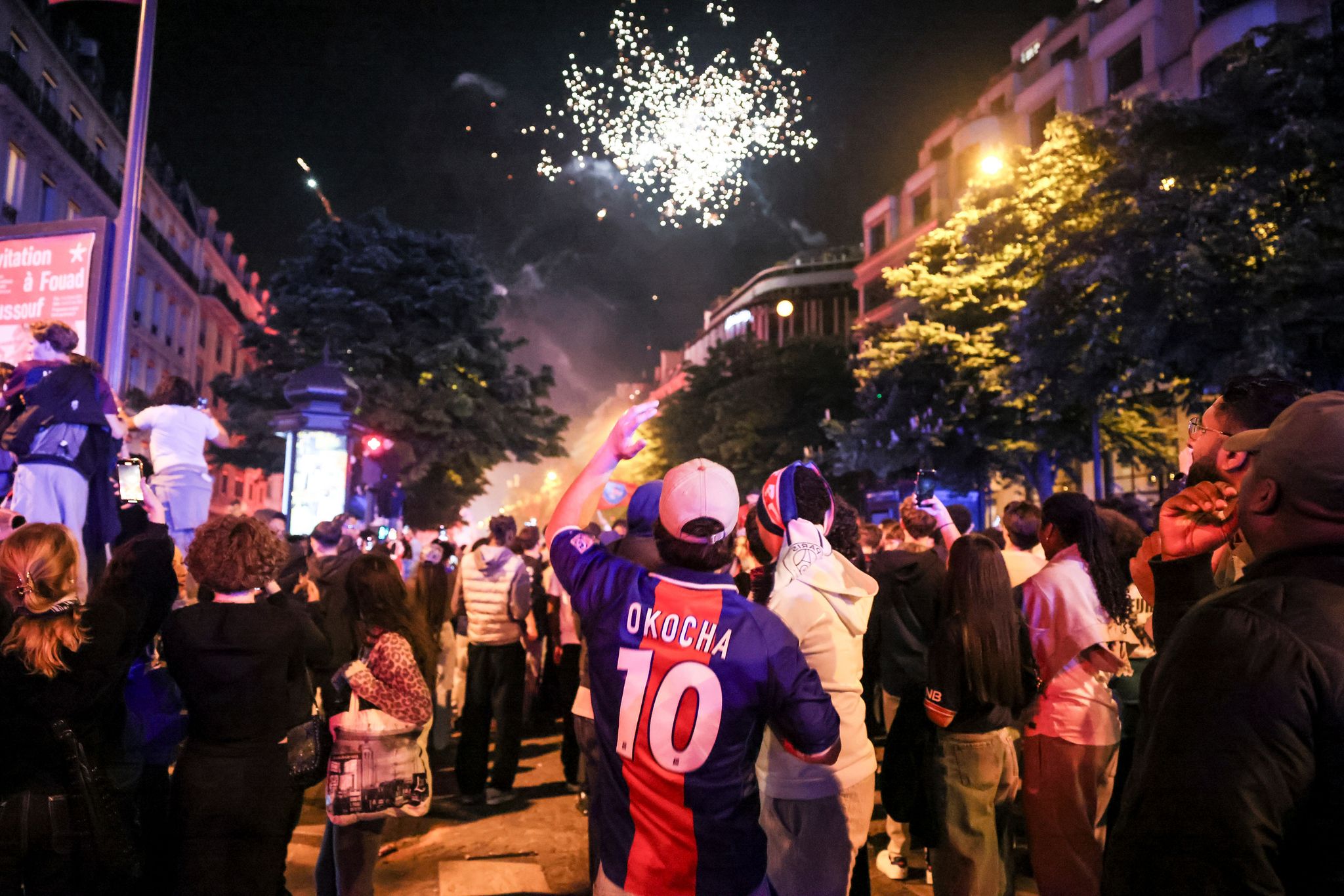 Chauffeur nach Fahrt in feiernde PSG-Fans in Gewahrsam