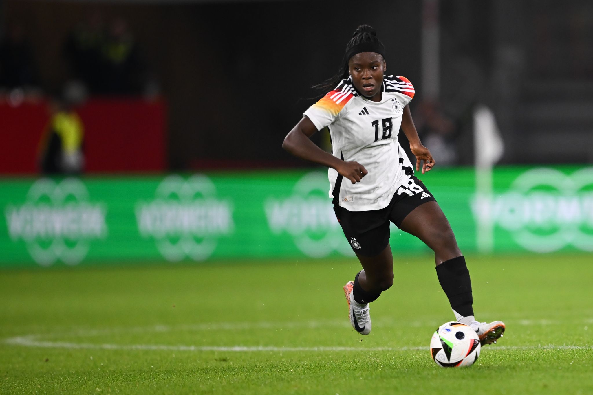 Bundestrainer Wück mit Topscorerin Anyomi kaum im Austausch