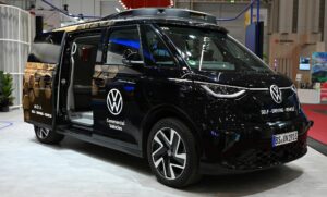 VW zeigt fahrerlosen E-Bulli – Zulassung ab 2027 angestrebt