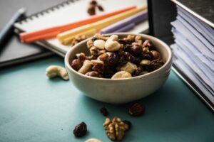 Gesund essen trotz Stress? 4 Strategien, wie es klappen kann