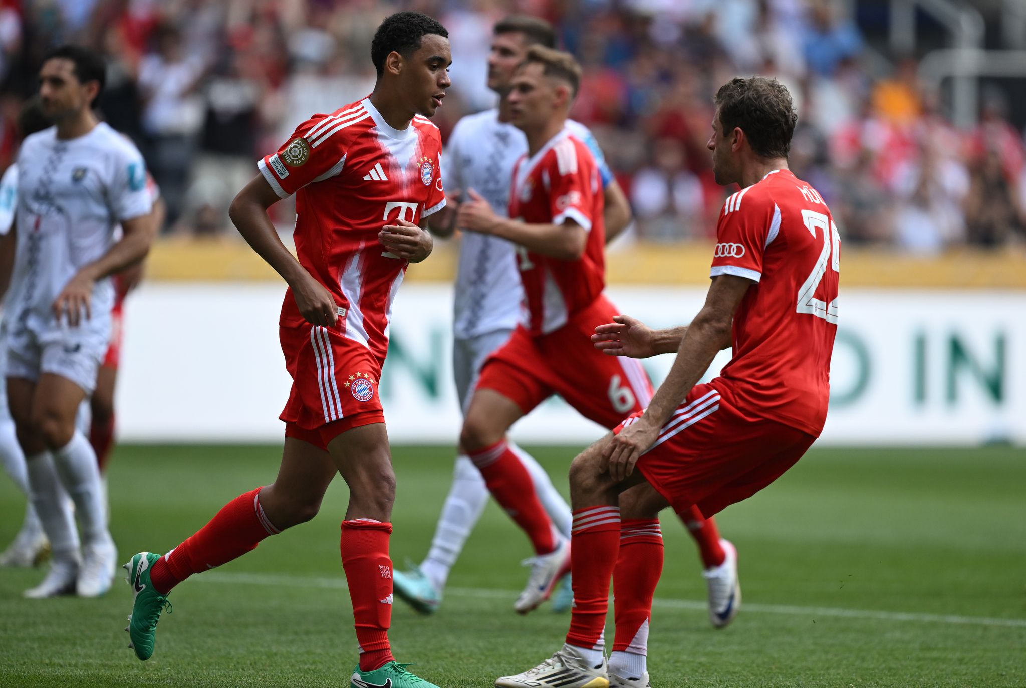 «Seriös gemacht»: Bayern starten WM-Mission mit Torfestival