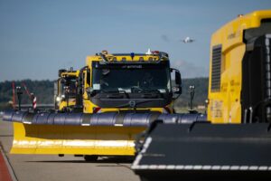 Machen selbstfahrende Schneepflüge den Flughafen sicherer?