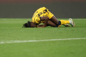 Nationalspieler Bisseck verlässt Arena nach Finale humpelnd