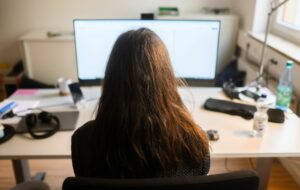 Umfrage: Krisenfester Job und gutes Gehalt am wichtigsten