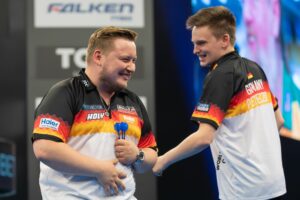 Sensationssieg für deutsches Team gegen Englands Darts-Stars