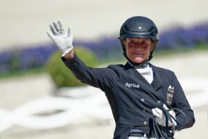 Dezimiertes Dressur-Team reitet bei CHIO auf Platz eins