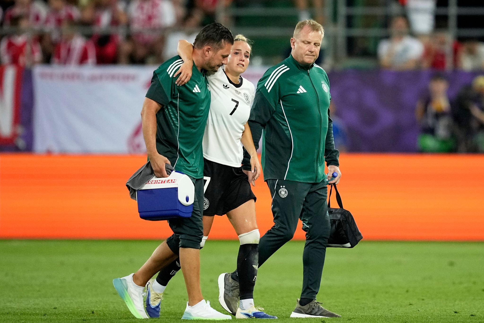 «Bitter erkaufter Sieg»: Gwinn-Verletzung überschattet 2:0