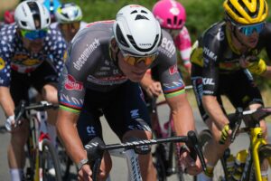 Sekunden-Krimi bei der Tour: Van der Poel wieder in Gelb