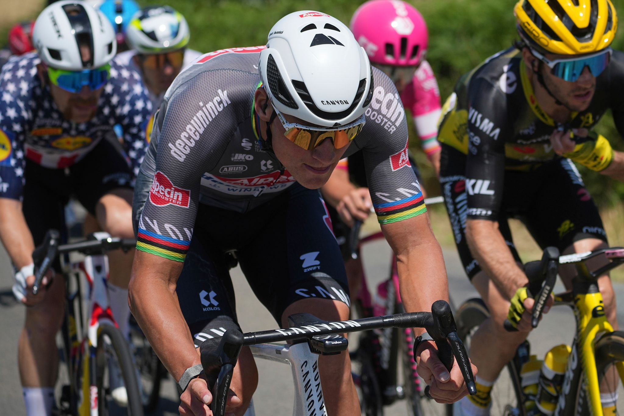 Sekunden-Krimi bei der Tour: Van der Poel wieder in Gelb