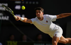 Titelform: Alcaraz locker ins Wimbledon-Halbfinale