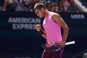 US Open: Alcaraz zieht souverän ins Viertelfinale ein