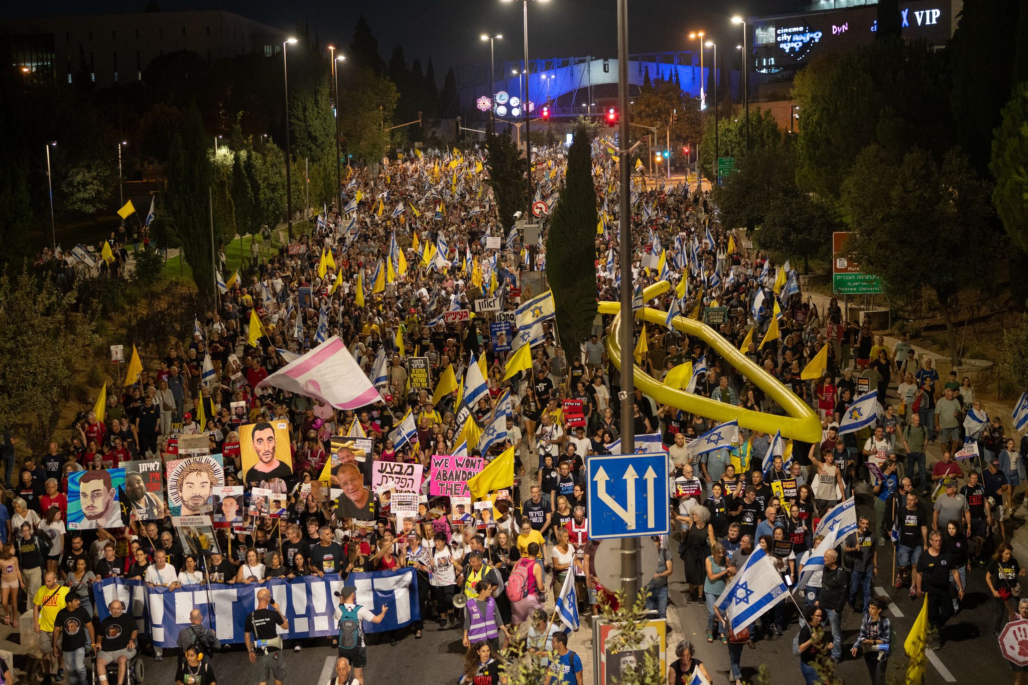 Massenprotest in Jerusalem – Geisel-Angehörige fordern Deal