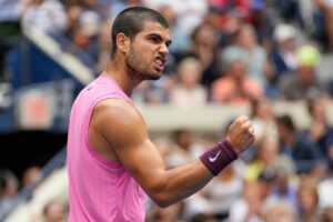 Alcaraz dank Sieg im Topstar-Duell mit Djokovic im Finale