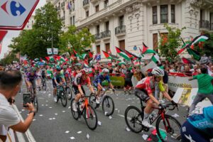 Wieder Protestaktion bei der Vuelta: Radprofi Romo gestürzt