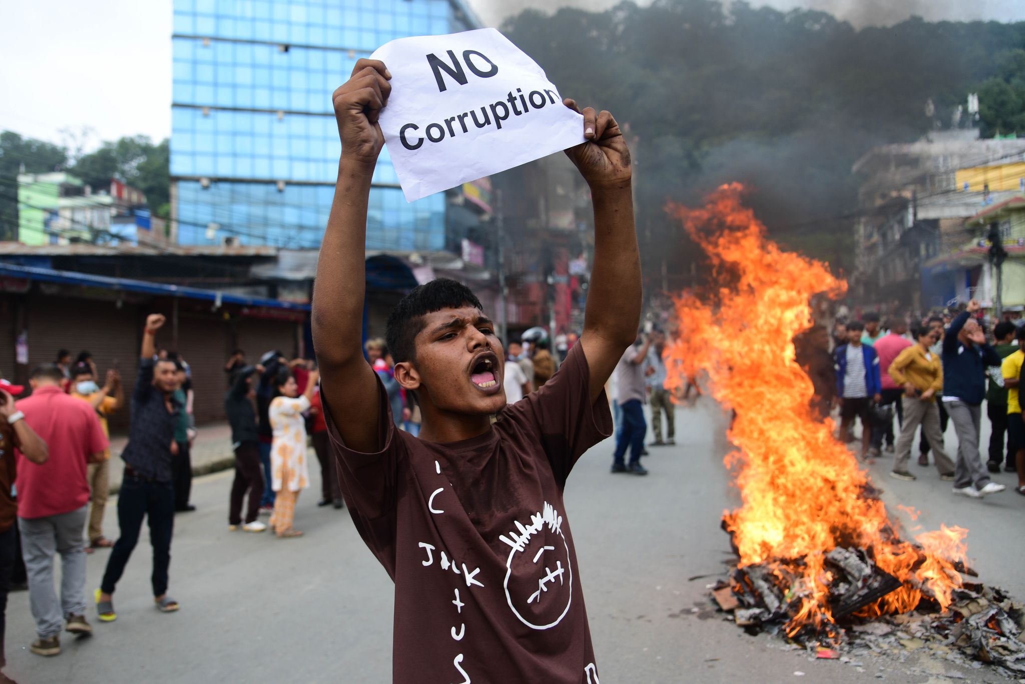 Unruhen in Nepal: Häuser von Spitzenpolitikern in Brand
