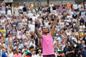 Alcaraz dank Sieg im Topstar-Duell mit Djokovic im Finale