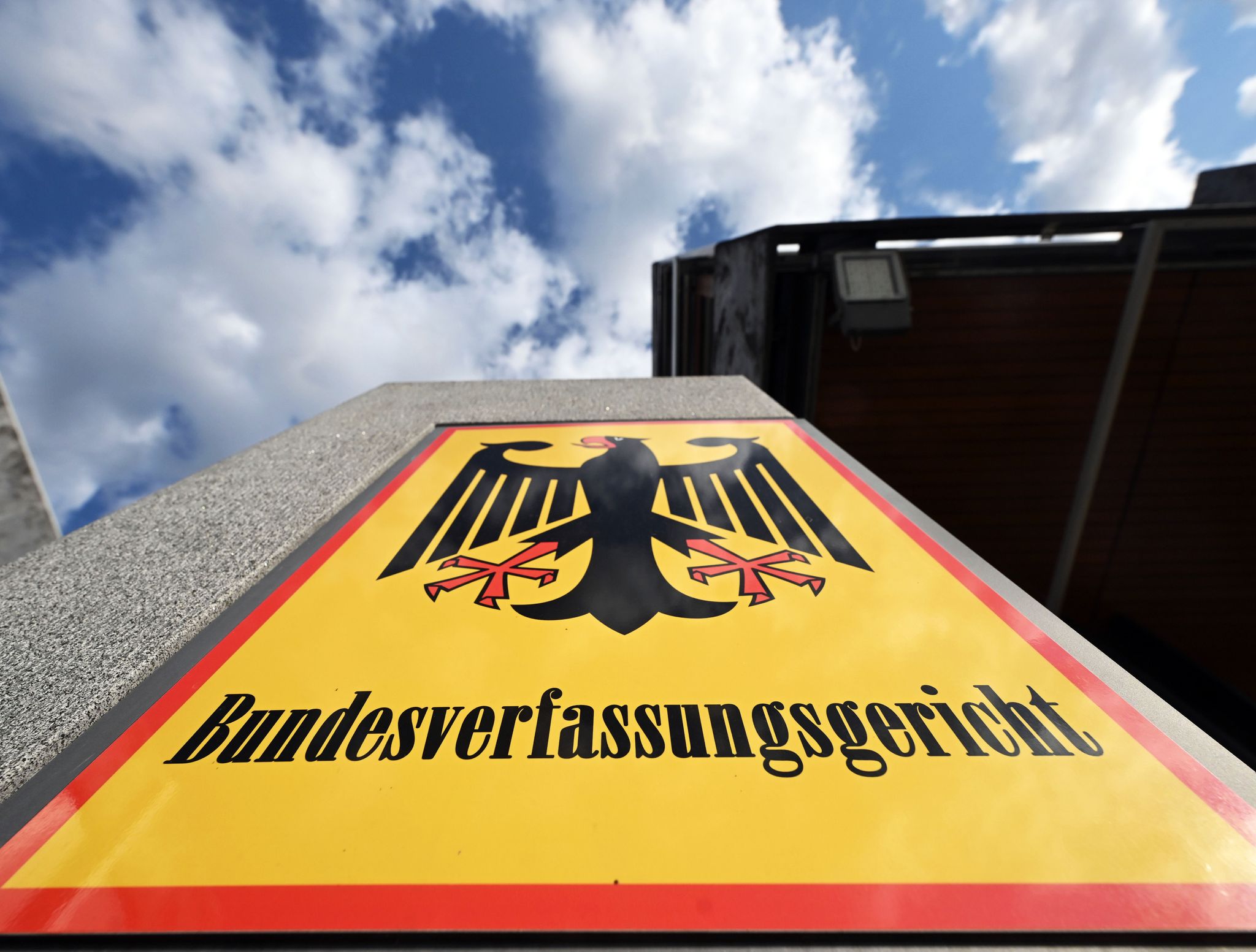 Karlsruhe kippt Grundsatzurteil zu kirchlichem Arbeitsrecht