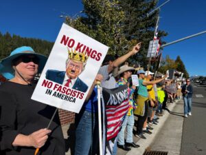Trump kontert Proteste mit KI-Videos als König