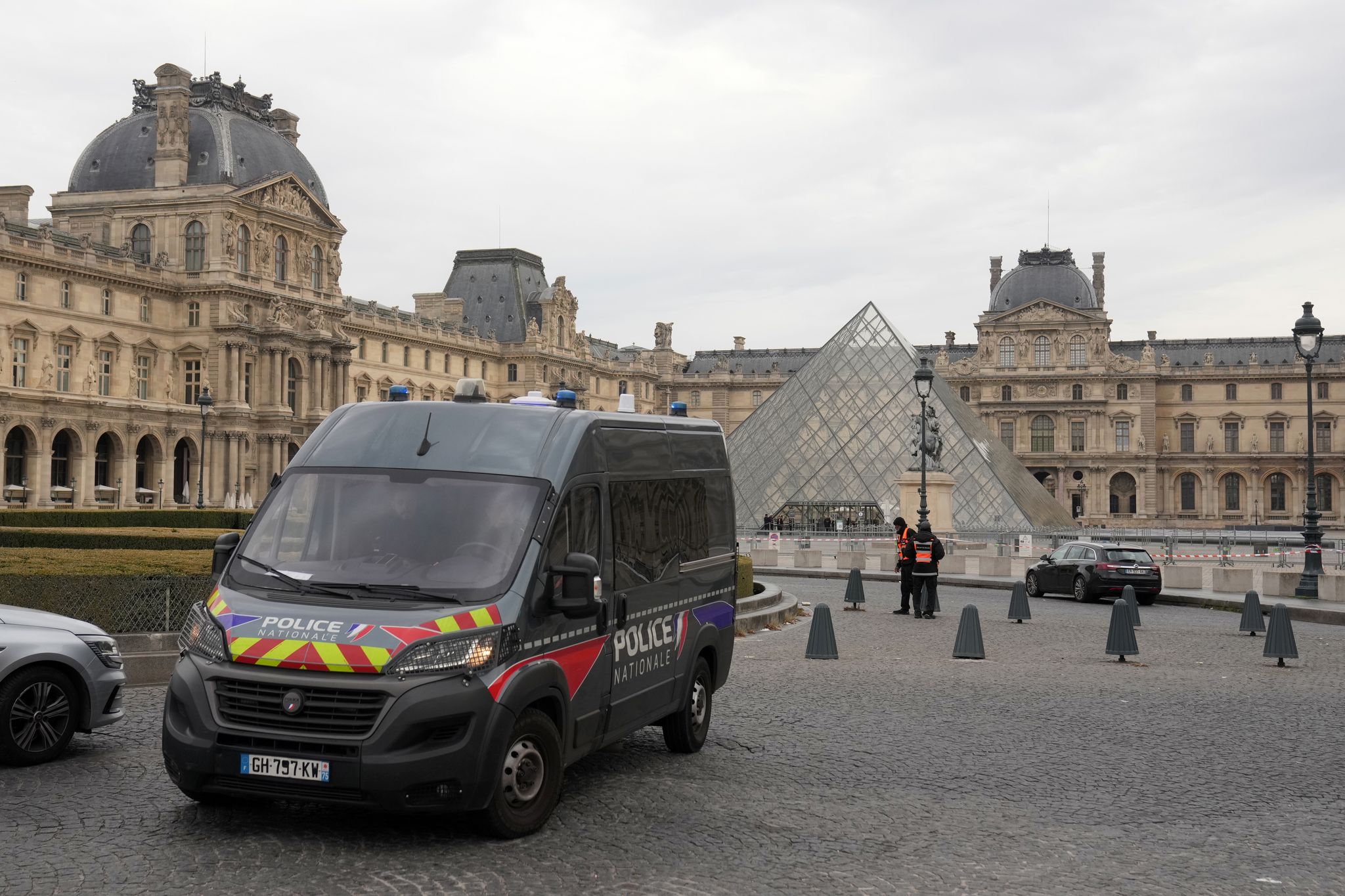 Festnahmen nach Louvre-Kunstraub