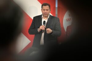 Klingbeil zeigt sich im Kurs für Autobranche einig mit Merz