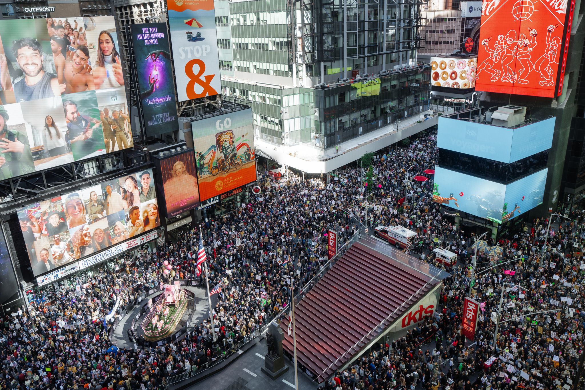 «No Kings»: Wieder Massenproteste gegen Trump in den USA