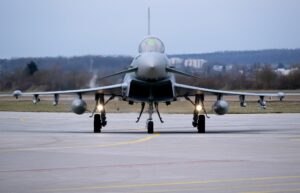Luftwaffe nutzt mit Kampfjets wieder Tieffluggebiete