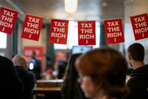 Schweizer stimmen gegen Bürgerdienst und Erbschaftssteuer