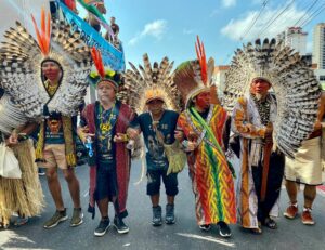 Klimagipfel in Brasilien: Tausende gehen auf die Straße